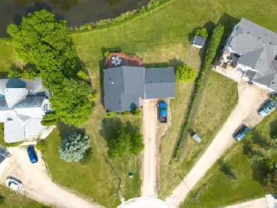 888 sq ft, 3 bedroom, 2 bathroom on the RIVER in Ste Anne. Image# 3