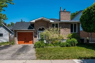 348 Auburn Drive Waterloo $700,000 Just Listed Image# 2