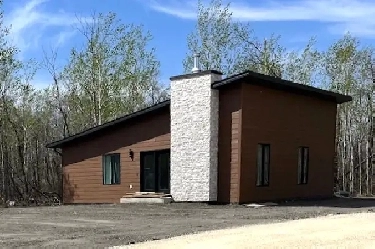 Short Walk to the Lake and 35min from Winnipeg Image# 10