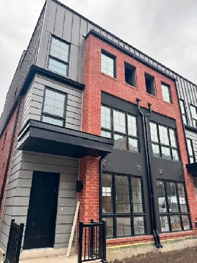 Gorgeous Bathurst and Centre Large Sun Filled 2550 Sq. Ft, 4 Br Image# 6