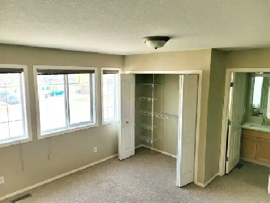 Aug1-3beds 2.5washrooms house $2200/m-Saddleridge NE-No garage Image# 4