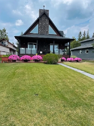 Lakefront cabin for sale. Image# 2