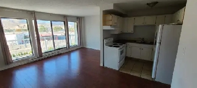 BRIGHT 2 BEDROOM SUITE WITH A BALCONY Image# 1