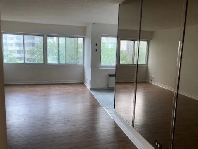 Beau condo rénové sur coin. proche de tout Image# 5
