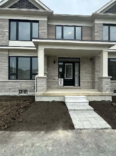 4 Bed   Den/ 3 washrm in Lindsay Ontario Image# 1
