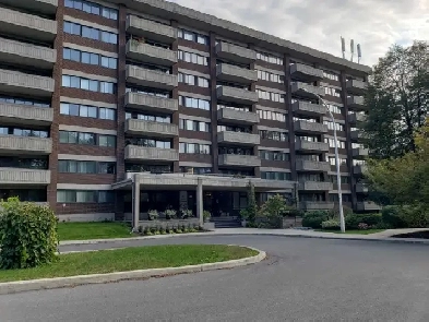 TOUT INCLUS! Grand condo 3 et 1/2 830p.ca, MEUBLÉ à louer, 1699$ Image# 4