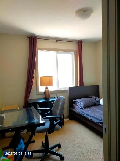 Room Windermere south west Edmonton Image# 2