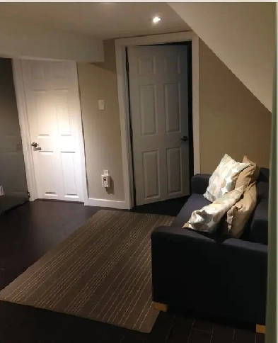 Danforth & Main - Room for Rent $750 All inclusive - Female Only Image# 4