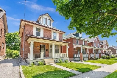 Situated in a family-friendly neighbourhood! Image# 2