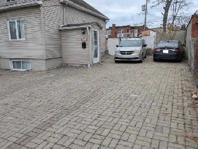 Stationment a Louer / Parking spot for rent Image# 4