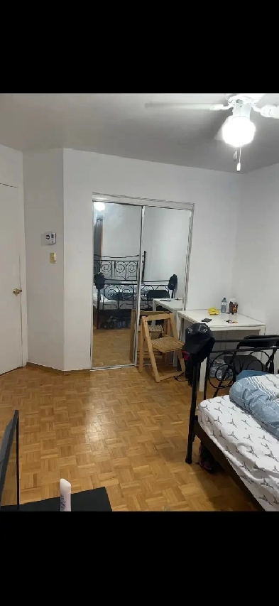 CHAMBRE À LOUER    Tout inclus 695. Image# 3