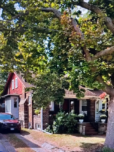 Room Near Subway! Amazing Neighbourhood! Furnished! Image# 2