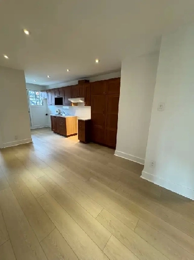 Renovated 5 1/2 for rent! Image# 2