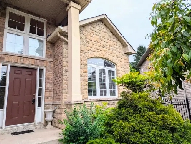 4 BEDROOM DETACHED ANCASTER Image# 5