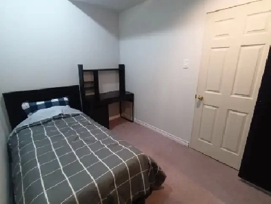 (Female only) Beautiful room at BAYVIEW SHEPPARD Image# 4