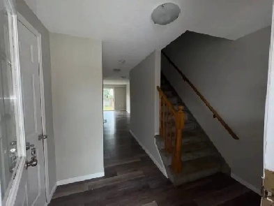 Great 2 bedroom townhouse south west Barrie for rent! Image# 1