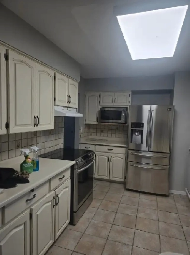 Brock Kamloops 3 Bedroom Top of House Image# 1