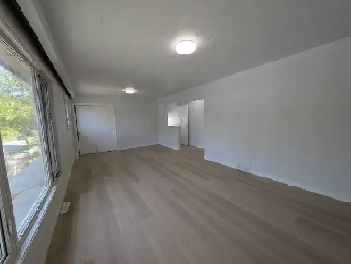 Modern Renovated 3 Bedroom Available Image# 2