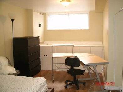 Female Student room - Walk to Algonquin (all inclusive) Image# 4