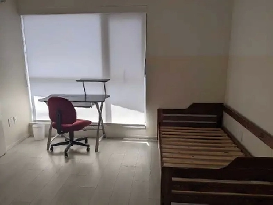 Roommate Wanted - (Dundas Sq.) Master Bedroom   Ensuite Washroom Image# 3