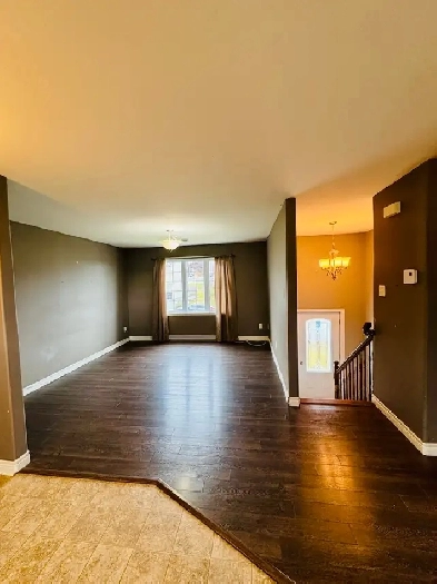 3 Bed 3 Bath Spacious house Image# 1