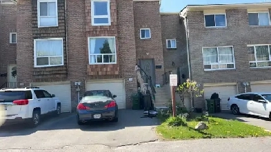 Bright & Renovated 3-Bedroom Townhome in  Donmills/Sheppard Image# 5