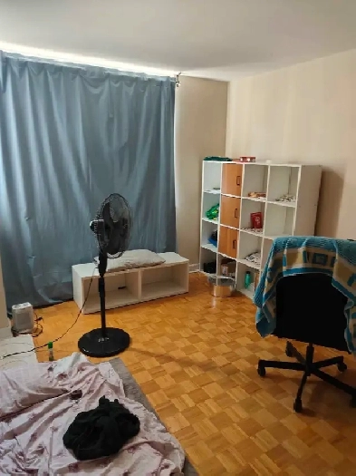 Room for rent near Fairview mall Image# 4