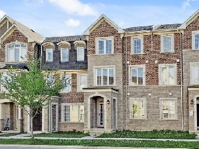 Stunning and spacious double garage townhome! Image# 3