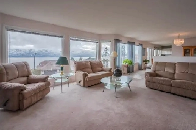 3 bedrooms lakeview house in Peachalnd avail. NOW Image# 1