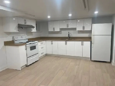 Large, Modern, 2 Bdrm Apt, with Parking, Toronto Beaches Area Image# 5