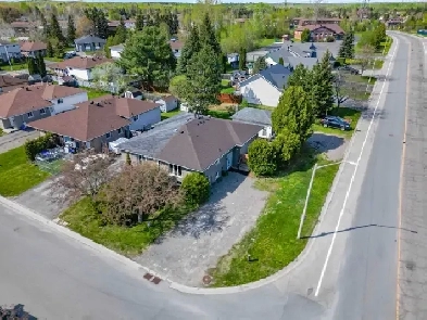 1604 Havenbrook - New Sudbury 4 Bedroom with Heated Garage Image# 8