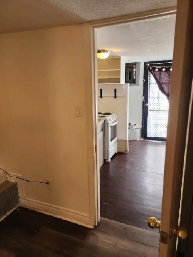 Room in a 2 bdrm apt for rent for a female Eglinton-Mt. Pleasant Image# 3