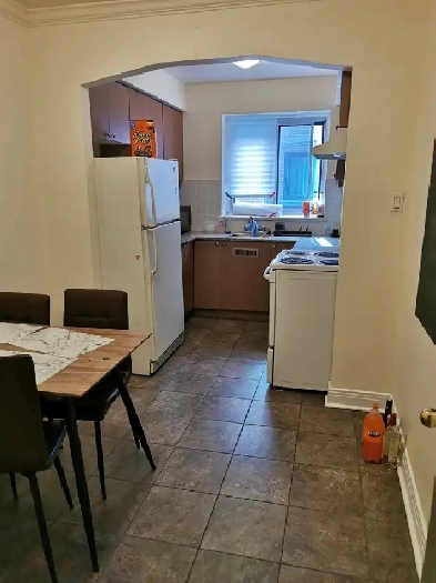 Large renovated 4 1/2 NDG (close Monkland Village) for August Image# 6