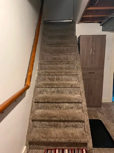 Large basement 2 bed apartment per student room $900 inclus. Image# 4