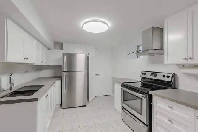 Two Bedroom Across from High Park Image# 17
