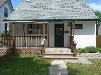 House for Sale 727 Weatherdon Ave. Close to Pembina Image# 4