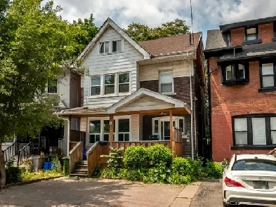 Beautifully updated 3 Bedroom Unit Centrally Located Image# 17