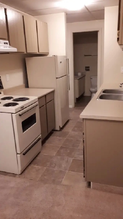 BRIGHT 2 BEDROOM SUITE - CENTRALLY LOCATED Image# 1