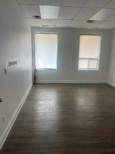 Office Space available 400-800 sq ft Danforth and Greenwood Image# 5