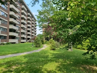 MEUBLÉ, Grand condo 3et1/2 830p.ca à louer, 1699$, St-Lambert Image# 6