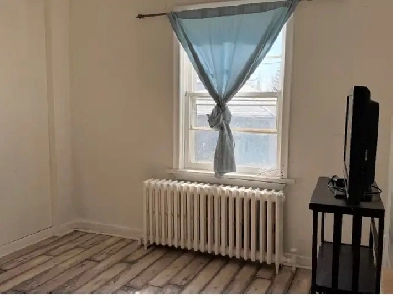 1 Bedroom apartment in South Etobicoke available Image# 1