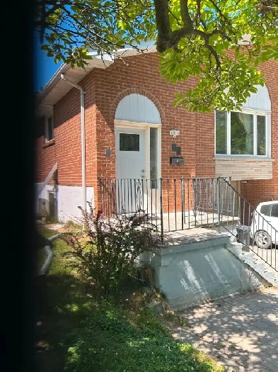 3 bedrooms house  at Leslie St and Cummer Ave Image# 3