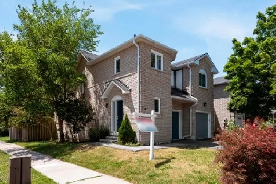 AWESOME END-UNIT TOWNHOUSE ON QUIET PICKERING CUL-DE-SAC! Image# 5