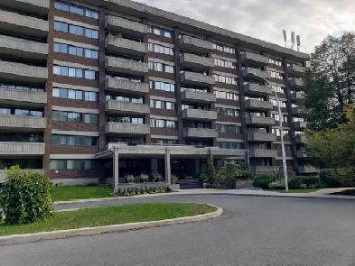 MEUBLÉ, TOUT INCLUS! Grand 3 et 1/2 830p.ca à louer, 1699$ Image# 2