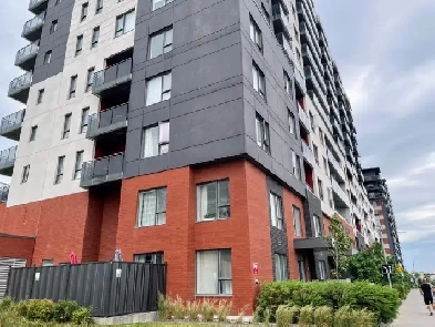 Bright 4 1/2 Corner Unit with Indoor Parking – Steps from Metro Image# 8
