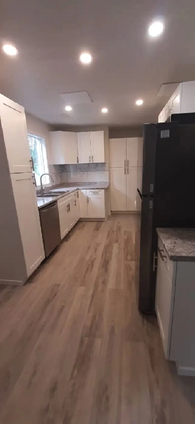 AVAILABLE NOW. BRAND NEW 3 BDRMS. WALK IN SUITE, COLLEGE HEIGHTS Image# 8
