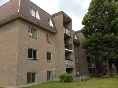 4 1/2, Longueuil Tout inclus Image# 2