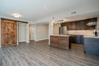 2 Bedroom - By the Lake - Burlington Image# 5