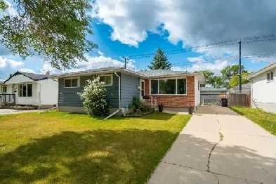 Spacious 4 ×1 BDRM Bungalow in Garden City - Winnipeg! Image# 3