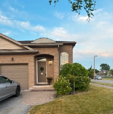 Exceptional 2 Bedroom Raised Bungalow Image# 4